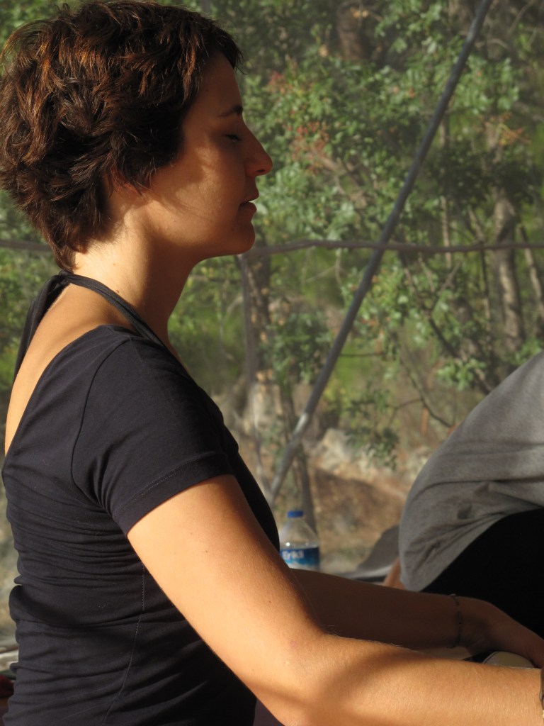 Poz veriyorum burda :) 